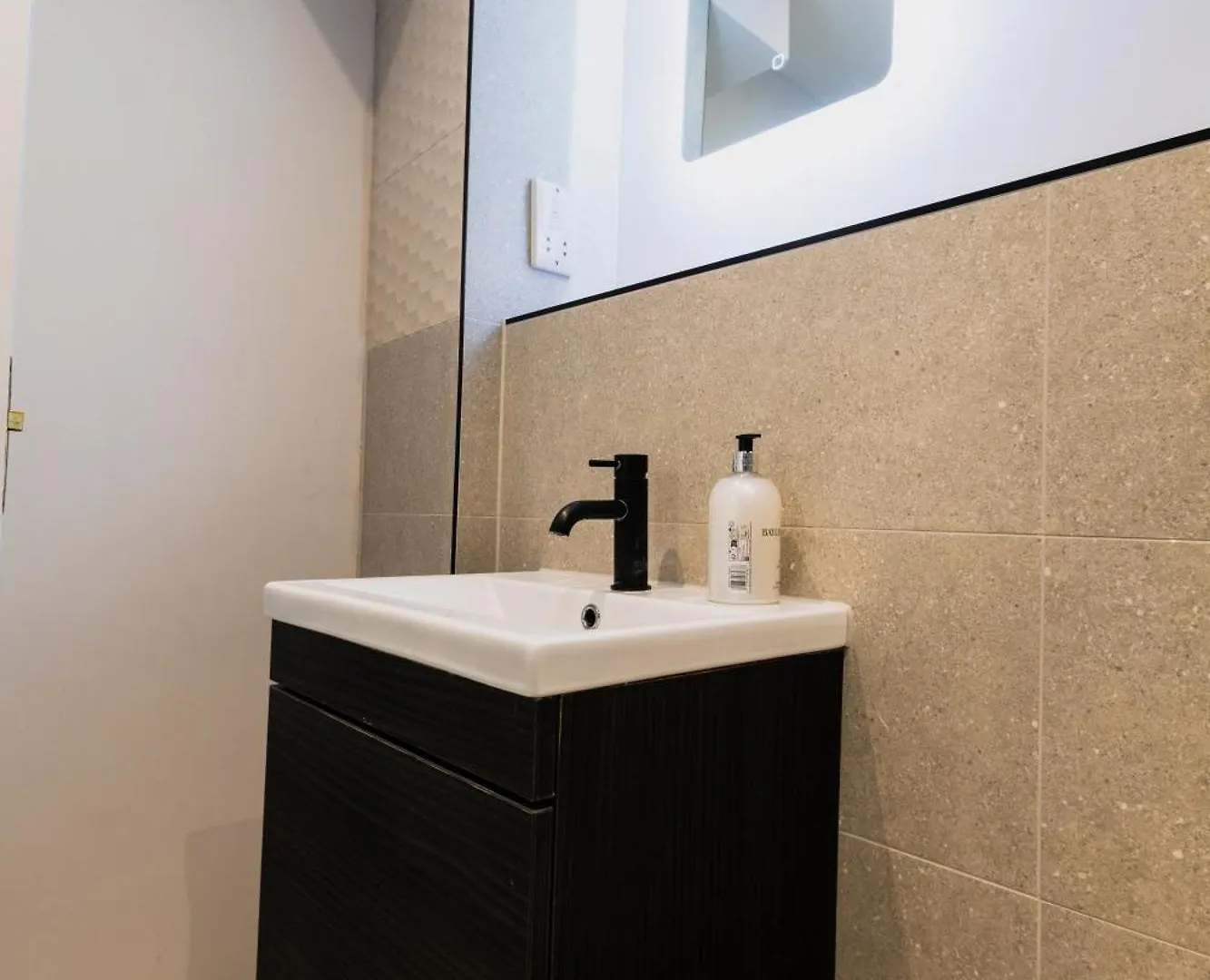 アパート Newly Refurbished Two Bedroom Flat Near Town Centre ボーンマス