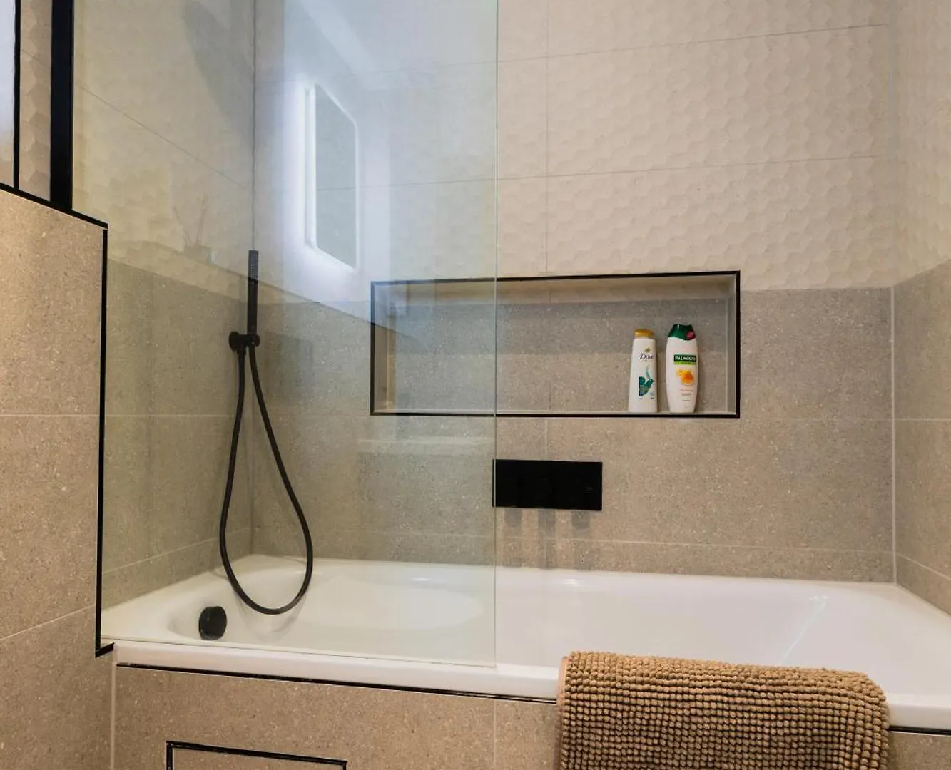Newly Refurbished Two Bedroom Flat Near Town Centre ボーンマス イギリス