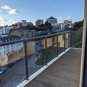 2 Bedroom Modern City Centre Bournemouth Apartment Apartment